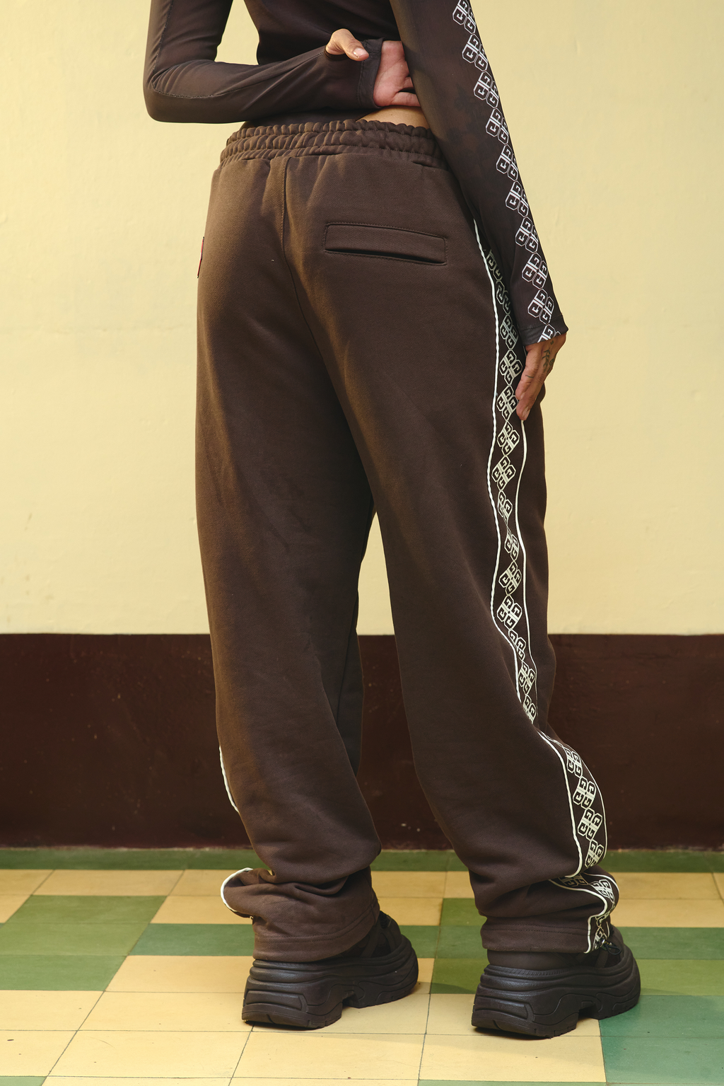 Sudadera Chocolate Monograma
